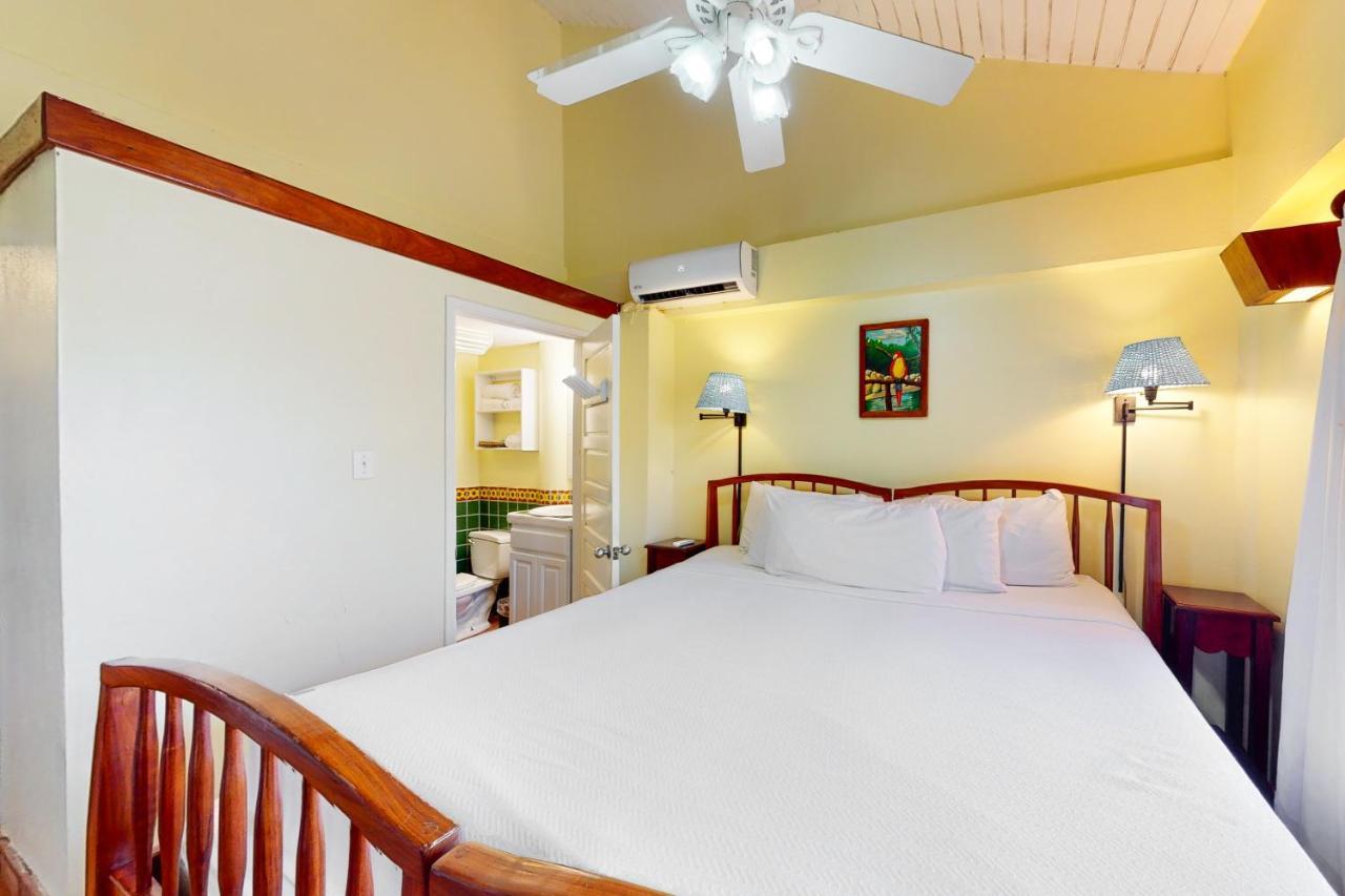 Condo #27 @ Beachside Villas Dangriga Luaran gambar